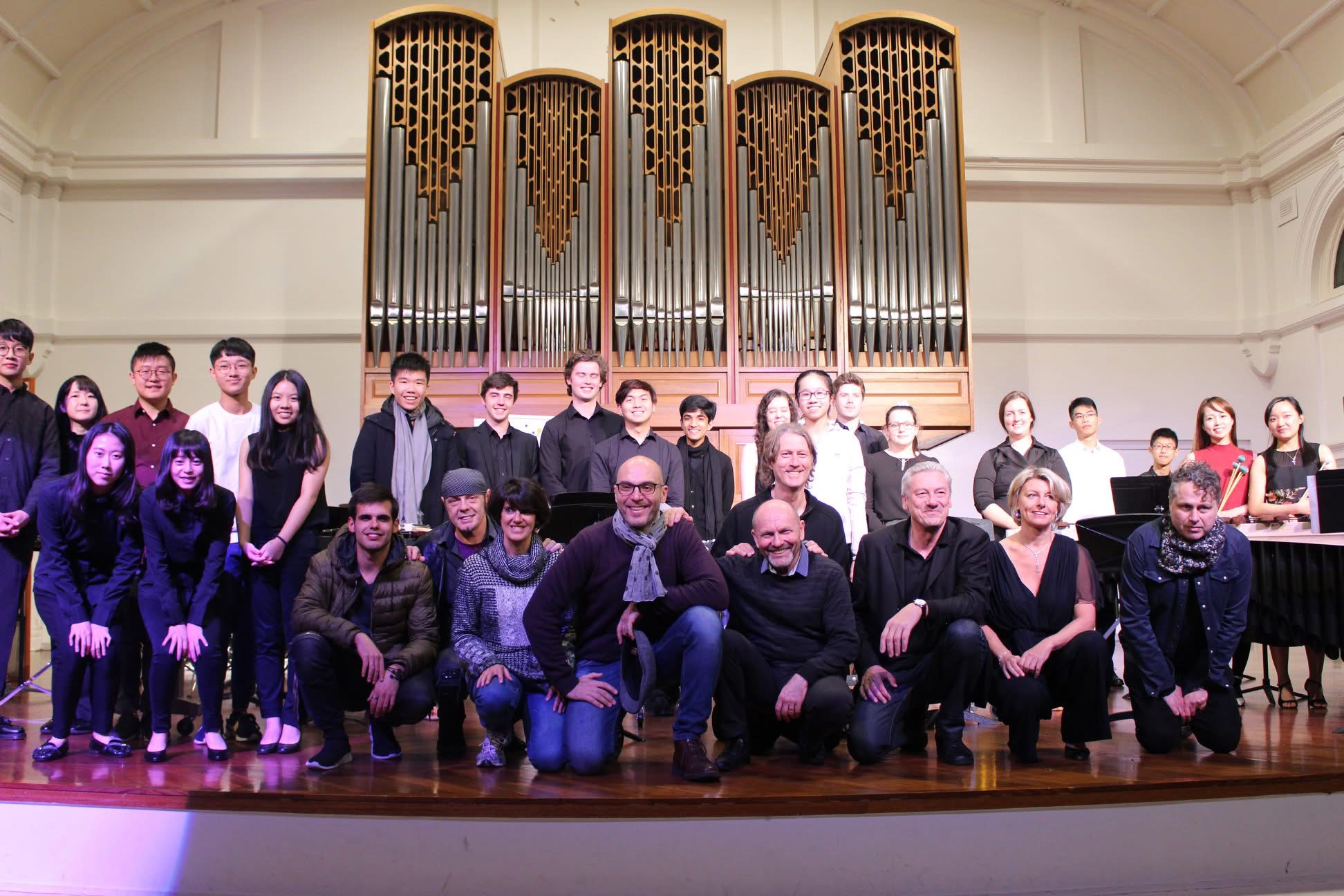 Rodrigo Marques performing